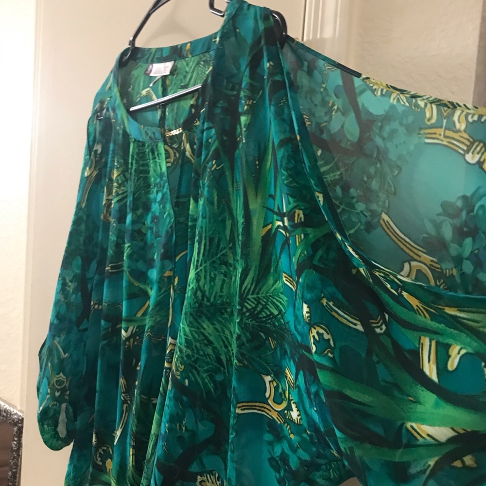 Women’s long sleeve, Emerald green Jennifer Lopez blouse w/gold accents